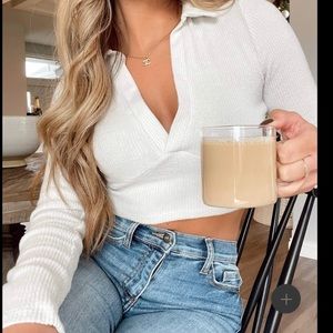 Cropped sweater w/collar and v neck detail